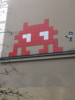Paris 69 rue Nollet Art urbain Invader 1.jpg